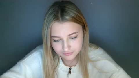 Mia online show from 09.27.25