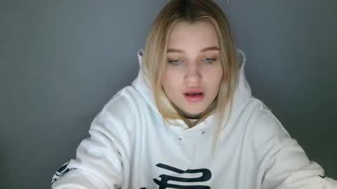 Mia online show from 09.29.25