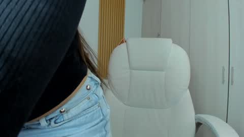 Mia Nevaeh - follow me online show from 12.19.24
