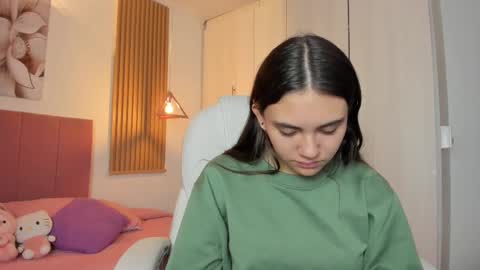 Mia Nevaeh - follow me online show from 03.03.25