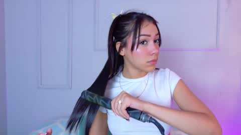 Snapshot of mia_oconner chatting on 10.01.25 mia_oconner online show from 10.01.25