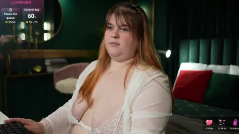 Snapshot of mia_of_your_dreams chatting on 05.24.26 Sweet Mia online show from 05.24.26