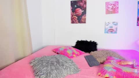 mia_purplee online show from 10.02.25