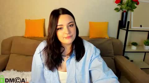 Snapshot of mia_r0ss chatting on 10.03.25 Mia online show from 10.03.25