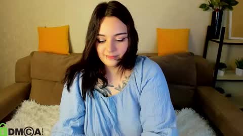 Snapshot of mia_r0ss chatting on 10.04.25 Mia online show from 10.04.25