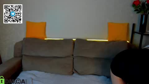 Snapshot of mia_r0ss chatting on 10.21.25 Mia online show from 10.21.25