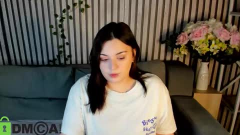 Snapshot of mia_r0ss chatting on 11.05.25 Mia online show from 11.05.25