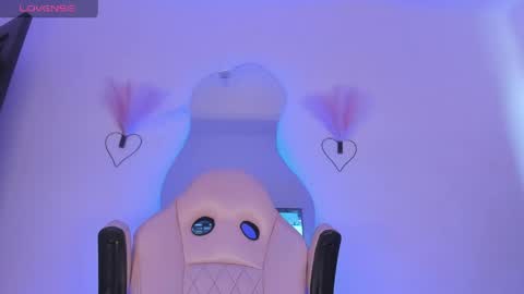 mia_royal online show from 04.18.26