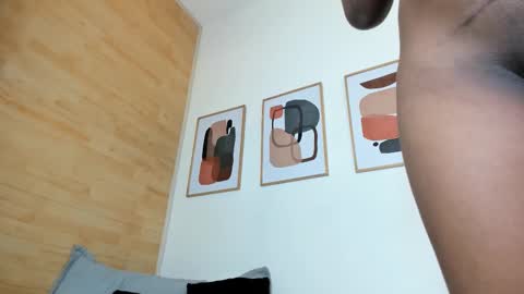 Snapshot of mia_sherly chatting on 10.25.25 Mia online show from 10.25.25