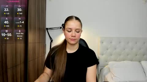 Mia online show from 11.21.25