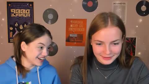 Snapshot of mia_starrr_ chatting on 11.06.25 mia_starrr_ online show from 11.06.25