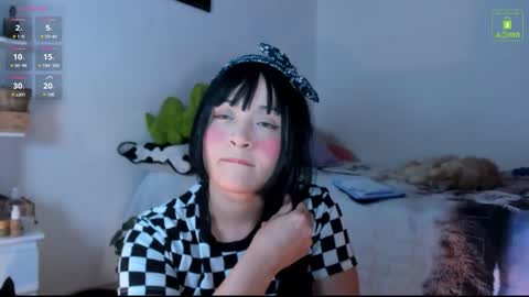 Snapshot of mia_starss chatting on 10.28.25 Mia online show from 10.28.25