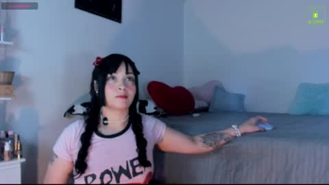 Snapshot of mia_starss chatting on 11.03.25 Mia online show from 11.03.25