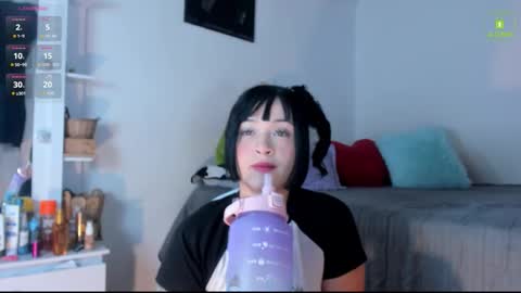 Snapshot of mia_starss chatting on 11.04.25 Mia online show from 11.04.25