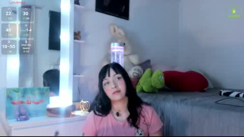 Snapshot of mia_starss chatting on 11.20.25 Mia online show from 11.20.25