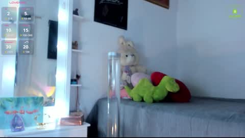 Mia  online show from 11.22.25