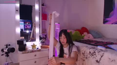 Mia  online show from 05.19.26