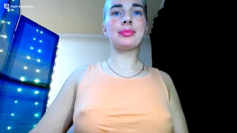 Snapshot of mia_sunnyy chatting on 12.10.24 Mia. online show from 12.10.24
