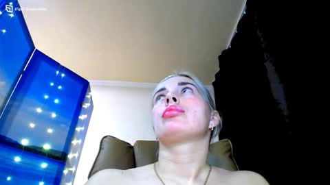 Snapshot of mia_sunnyy chatting on 01.19.25 Mia. online show from 01.19.25