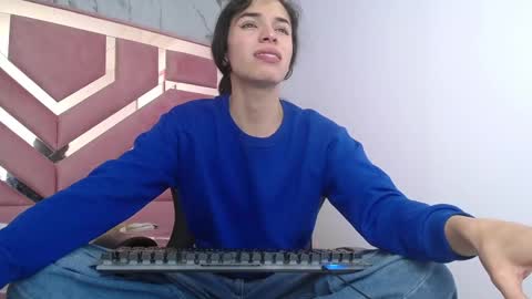 Snapshot of mia_swift_ch chatting on 10.18.25 mia_swift_ch online show from 10.18.25