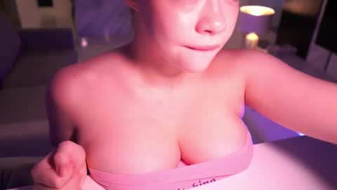 Snapshot of mia_vixen_ chatting on 10.08.25 VixenMia online show from 10.08.25