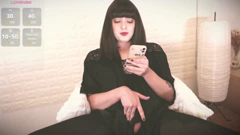 Snapshot of mia_wallase chatting on 02.01.25 mia_wallase online show from 02.01.25