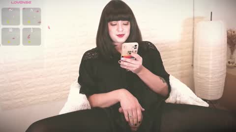 Snapshot of mia_wallase chatting on 09.19.25 mia_wallase online show from 09.19.25