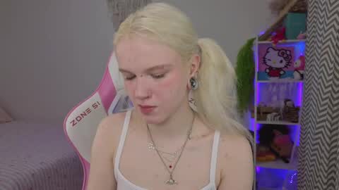 Mia online show from 04.14.26