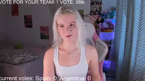 Snapshot of mia_waterlily chatting on 07.19.26 Mia online show from 07.19.26