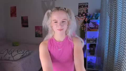 Snapshot of mia_waterlily chatting on 07.20.26 Mia online show from 07.20.26