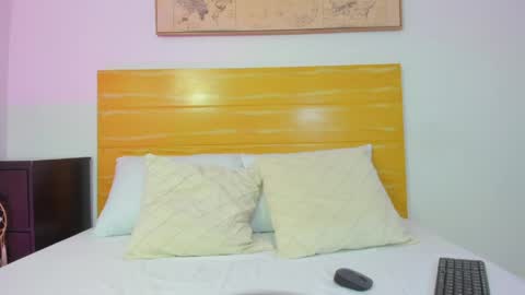 M I A online show from 04.12.26