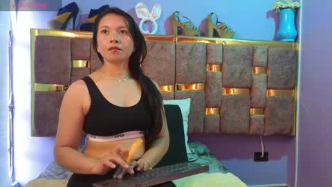 mia_wetts online show from 10.06.25