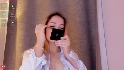 Mia White  online show from 11.24.25