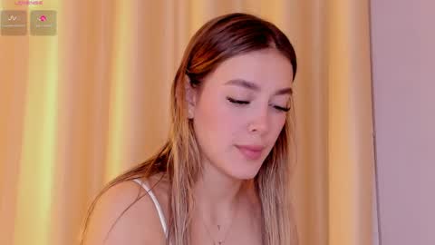 Mia White  online show from 04.01.26