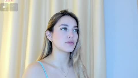 Mia White  online show from 04.15.26