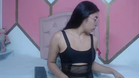 Mia online show from 10.06.25