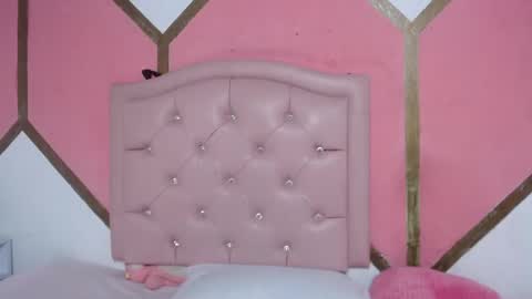 Snapshot of mia_wilsom chatting on 01.05.26 Mia online show from 01.05.26