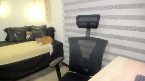 Mia   online show from 10.17.25