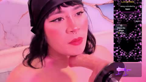 mia_yeager online show from 10.15.25