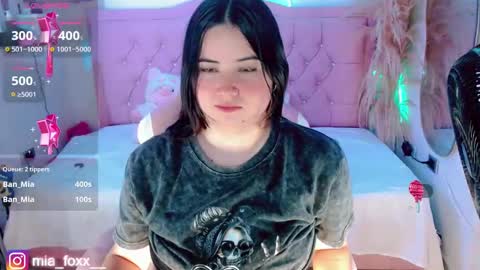 Snapshot of miaa_foxx_ chatting on 10.05.25 Mia online show from 10.05.25