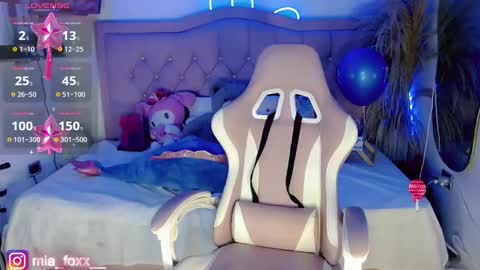 Snapshot of miaa_foxx_ chatting on 10.31.25 Mia online show from 10.31.25