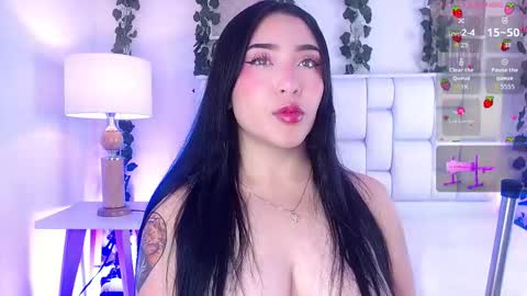 Snapshot of miaa_gh1 chatting on 09.12.25 Mia online show from 09.12.25