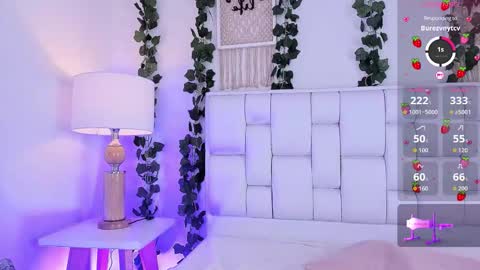 Snapshot of miaa_gh1 chatting on 10.29.25 Mia online show from 10.29.25