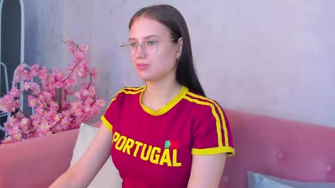 Snapshot of miaa_hill chatting on 05.03.26 Mia online show from 05.03.26