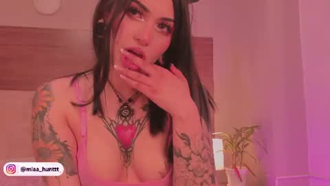 Snapshot of miaa_huntt chatting on 07.17.26 Andrea online show from 07.17.26