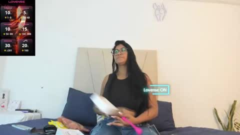Mia  online show from 09.24.25