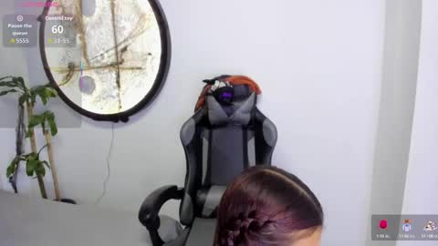 Mia online show from 10.04.25