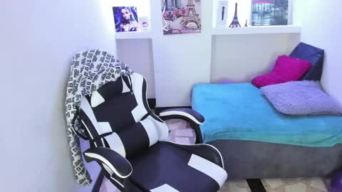 Snapshot of miaa_scott chatting on 10.04.25 online show from 10.04.25