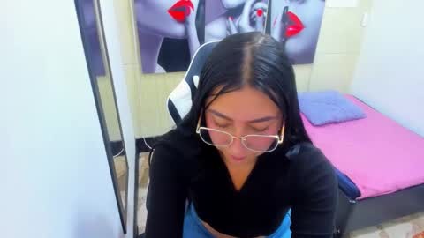 Snapshot of miaa_scott chatting on 11.11.25 online show from 11.11.25