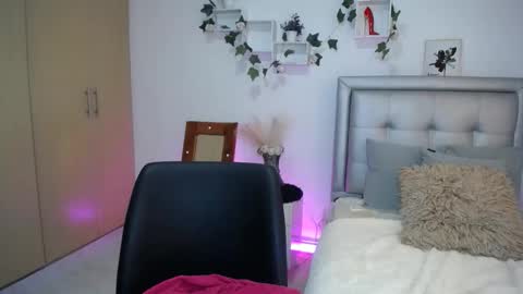 Snapshot of miaa_star_1x chatting on 11.15.25 miaa_star_1x online show from 11.15.25